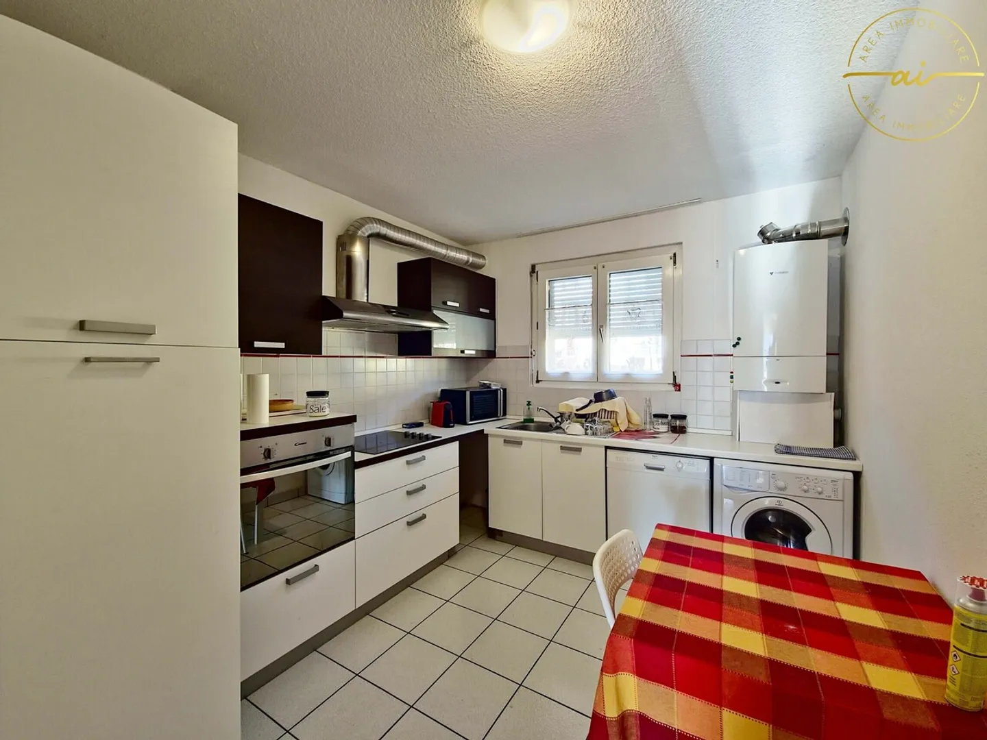 4-ROOM APARTMENT IN A QUIET AND WELL-SERVED AREA - Photo 8 of 13