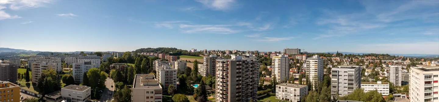 Balance and light, between city and horizon - Photo 1 of 9