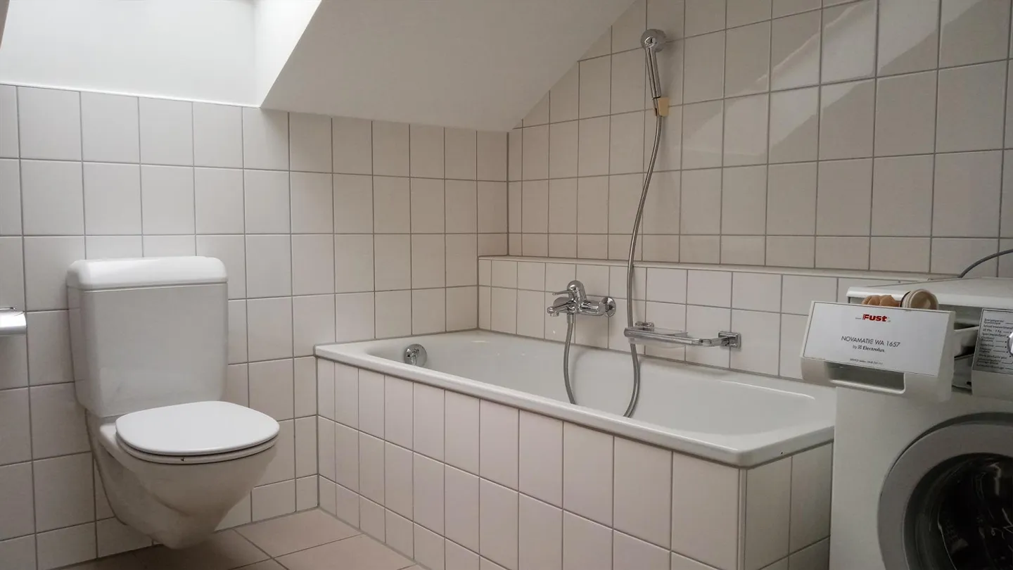 Appartamento mansardato tranquillo con grande balcone - Foto 4 di 6