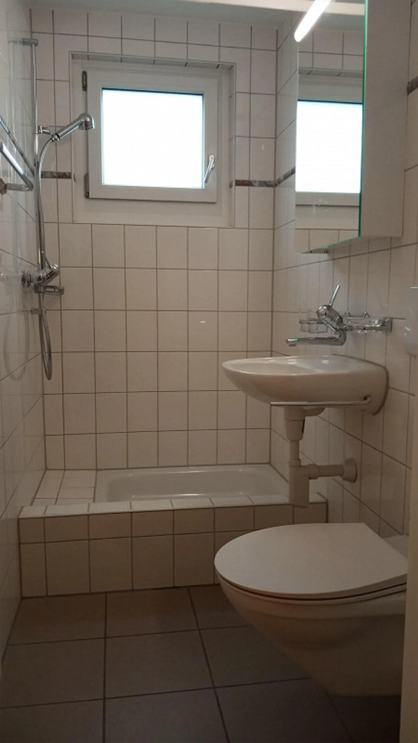 Appartamento mansardato tranquillo con grande balcone - Foto 5 di 6