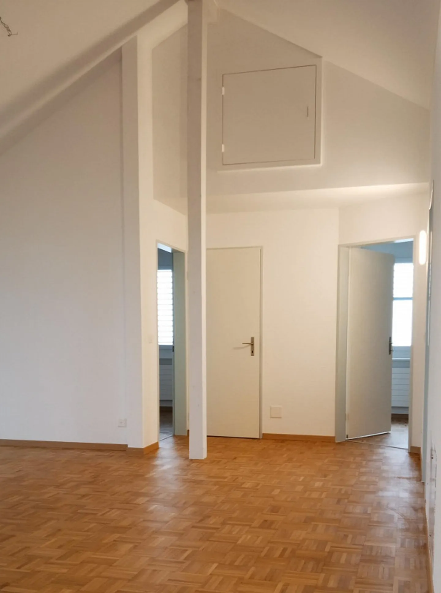 Appartamento mansardato tranquillo con grande balcone - Foto 2 di 6