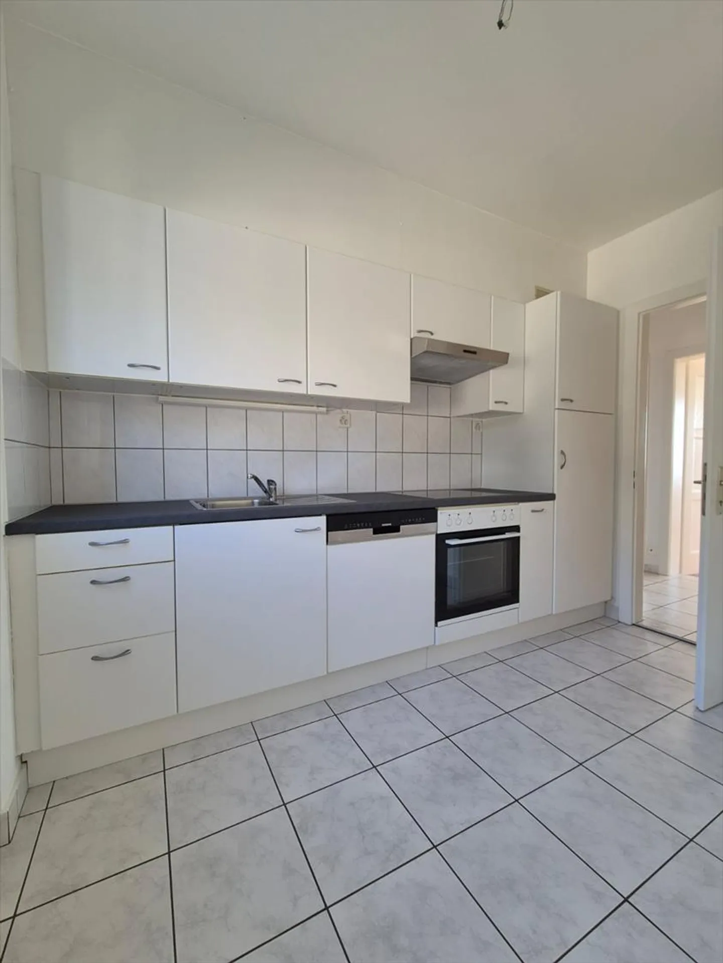 Apartment with 3.5 rooms on the 2nd floor - Photo 1 of 6