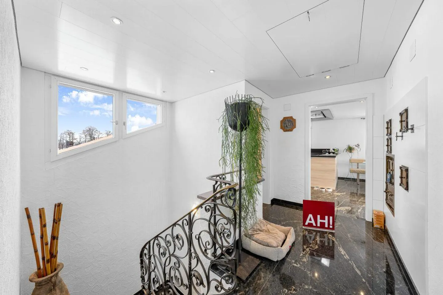 Modernes Einfamilienhaus mit Gewerbefläche - Foto 5 von 12