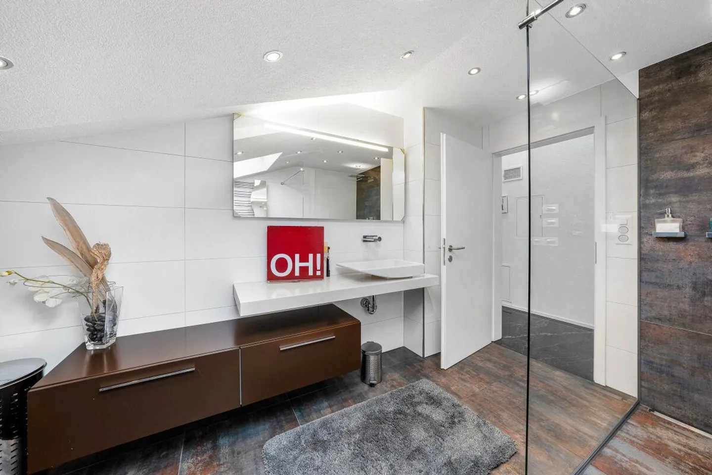 Modernes Einfamilienhaus mit Gewerbefläche - Foto 7 von 12