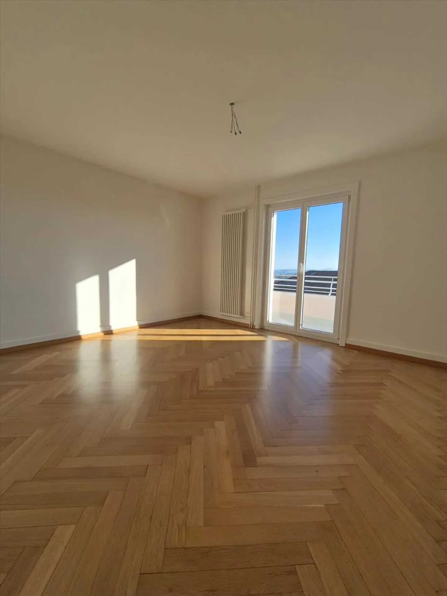 Apartment with 3.5 rooms on the 2nd floor - Photo 2 of 6