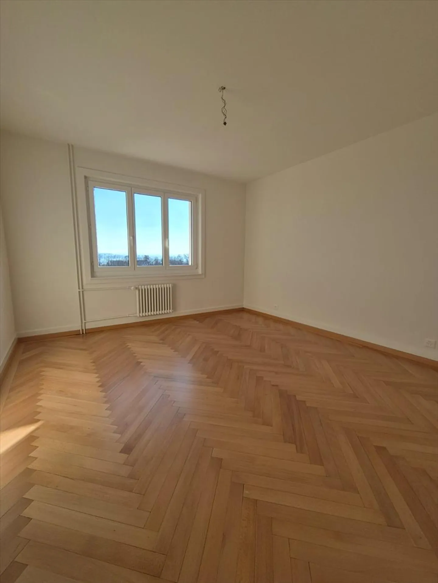 Apartment with 3.5 rooms on the 2nd floor - Photo 3 of 6