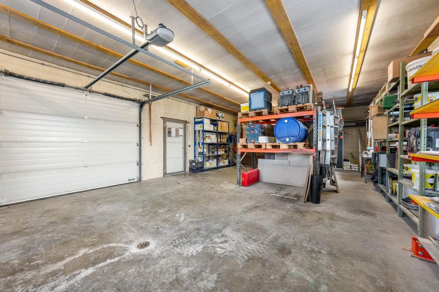 Modernes Einfamilienhaus mit Gewerbefläche - Foto 9 von 12