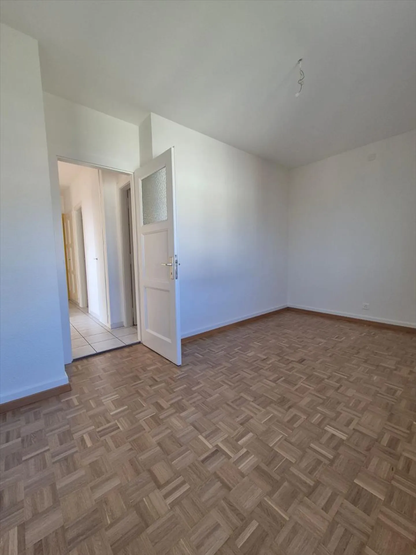 Apartment with 3.5 rooms on the 2nd floor - Photo 4 of 6