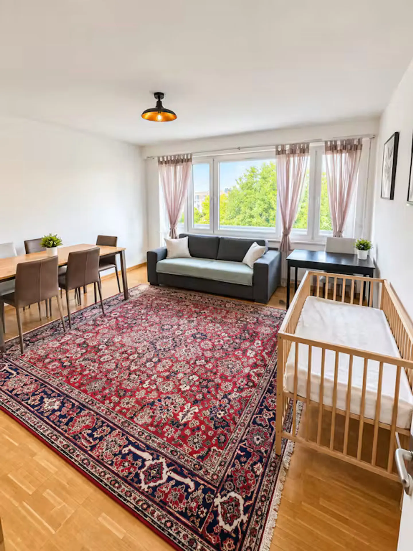 Charmantes Chalet in Dübendorf - Foto 1 von 10