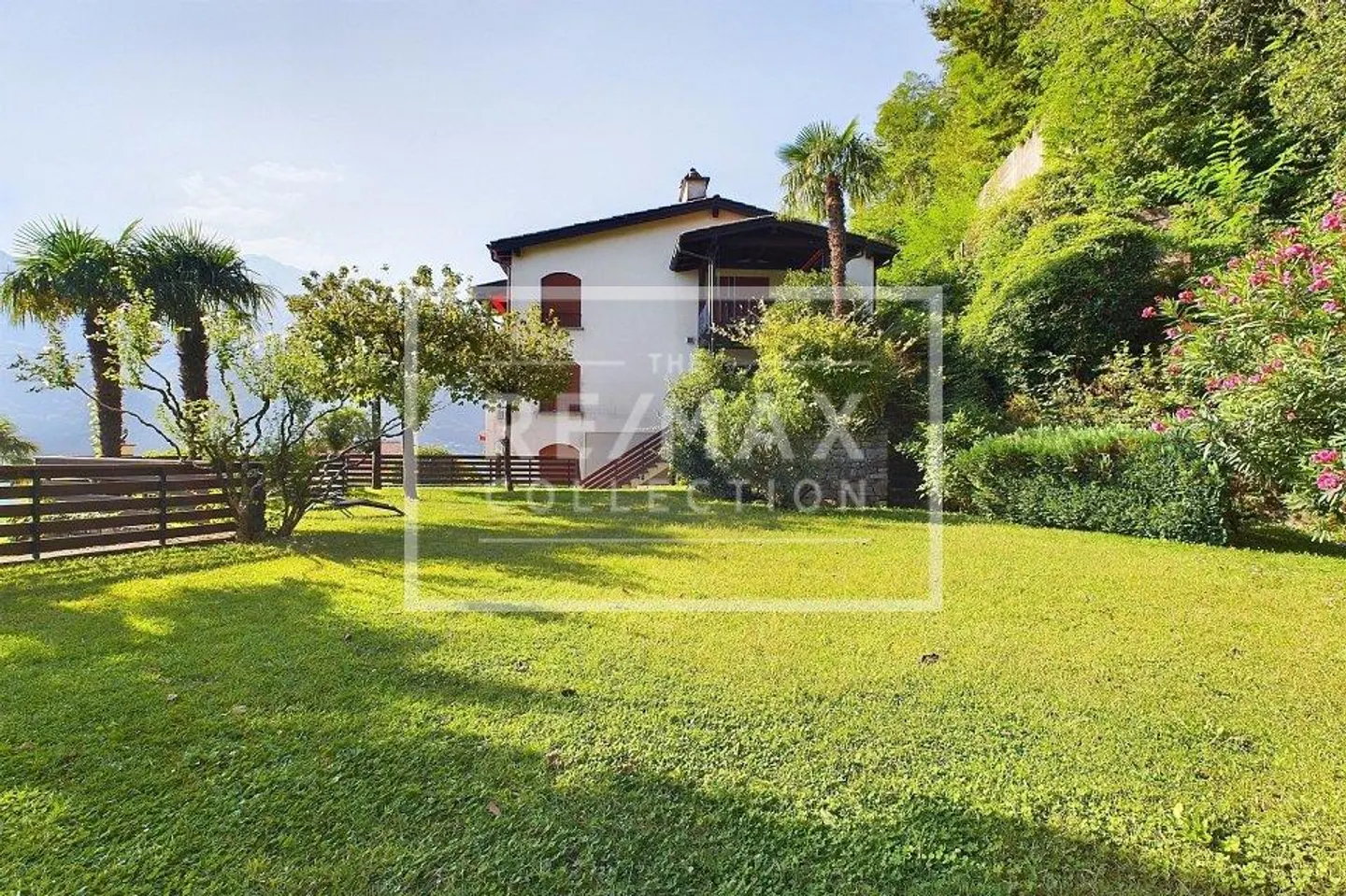 Vivere sul lago - in una residenza esclusiva con piscina - Foto 7 di 13