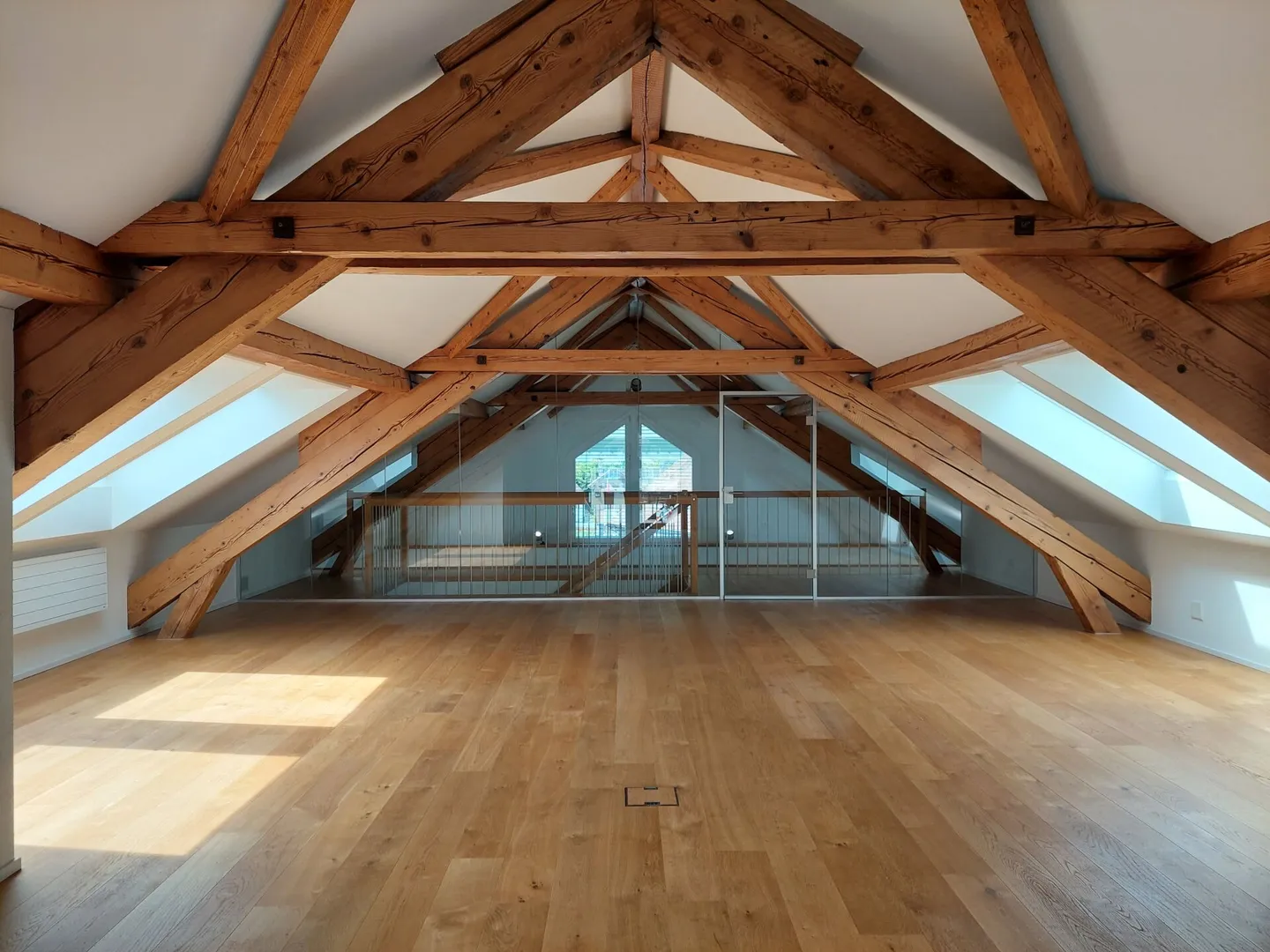 Limitato - edificio commerciale moderno direttamente alla stazione - Foto 2 di 10