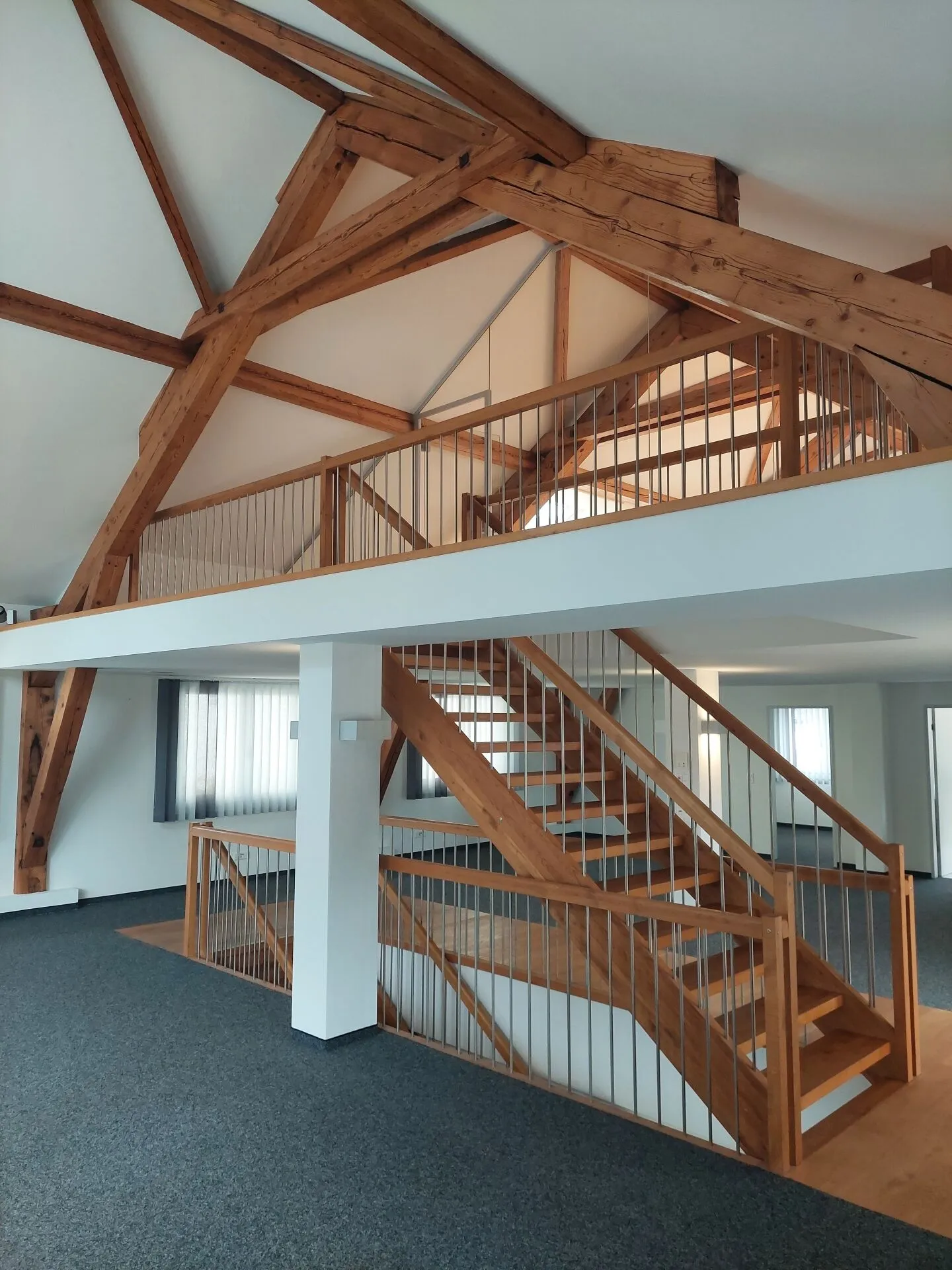 Limitato - edificio commerciale moderno direttamente alla stazione - Foto 4 di 10