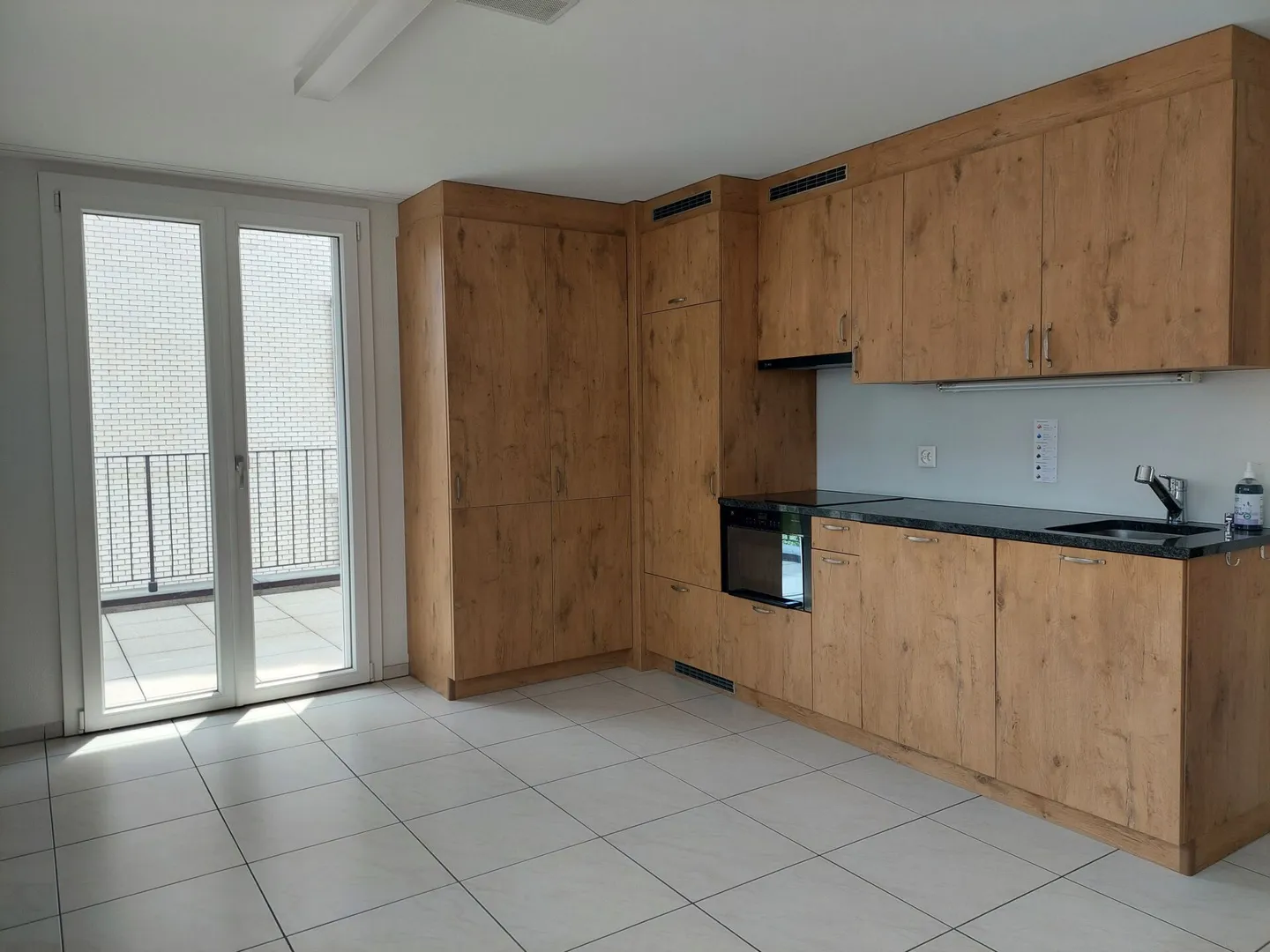 Limitato - edificio commerciale moderno direttamente alla stazione - Foto 5 di 10