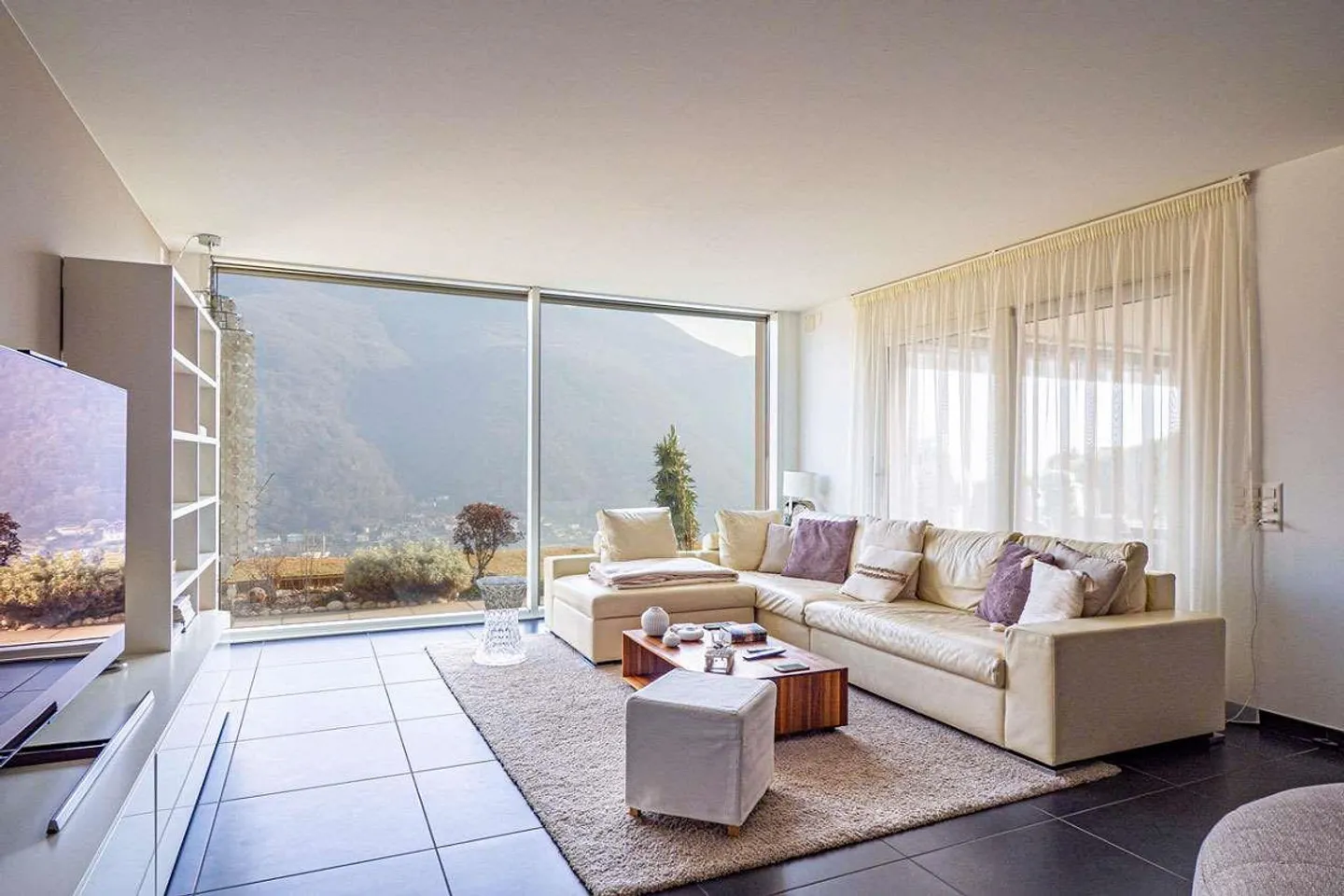 Appartamento con vista lago e giardino - Foto 5 di 8