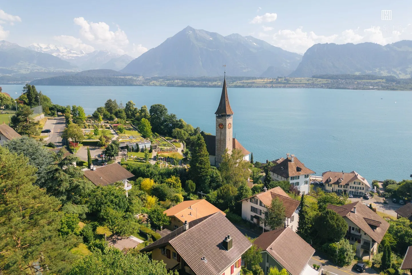 2-family house with fantastic views of Lake Thun and the mountains - Photo 1 of 10