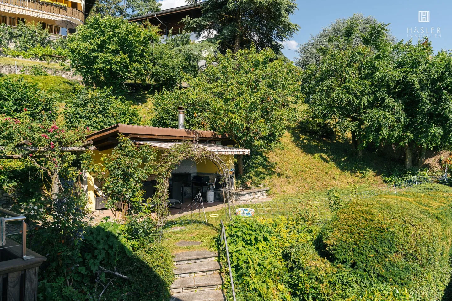 2-family house with fantastic views of Lake Thun and the mountains - Photo 4 of 10