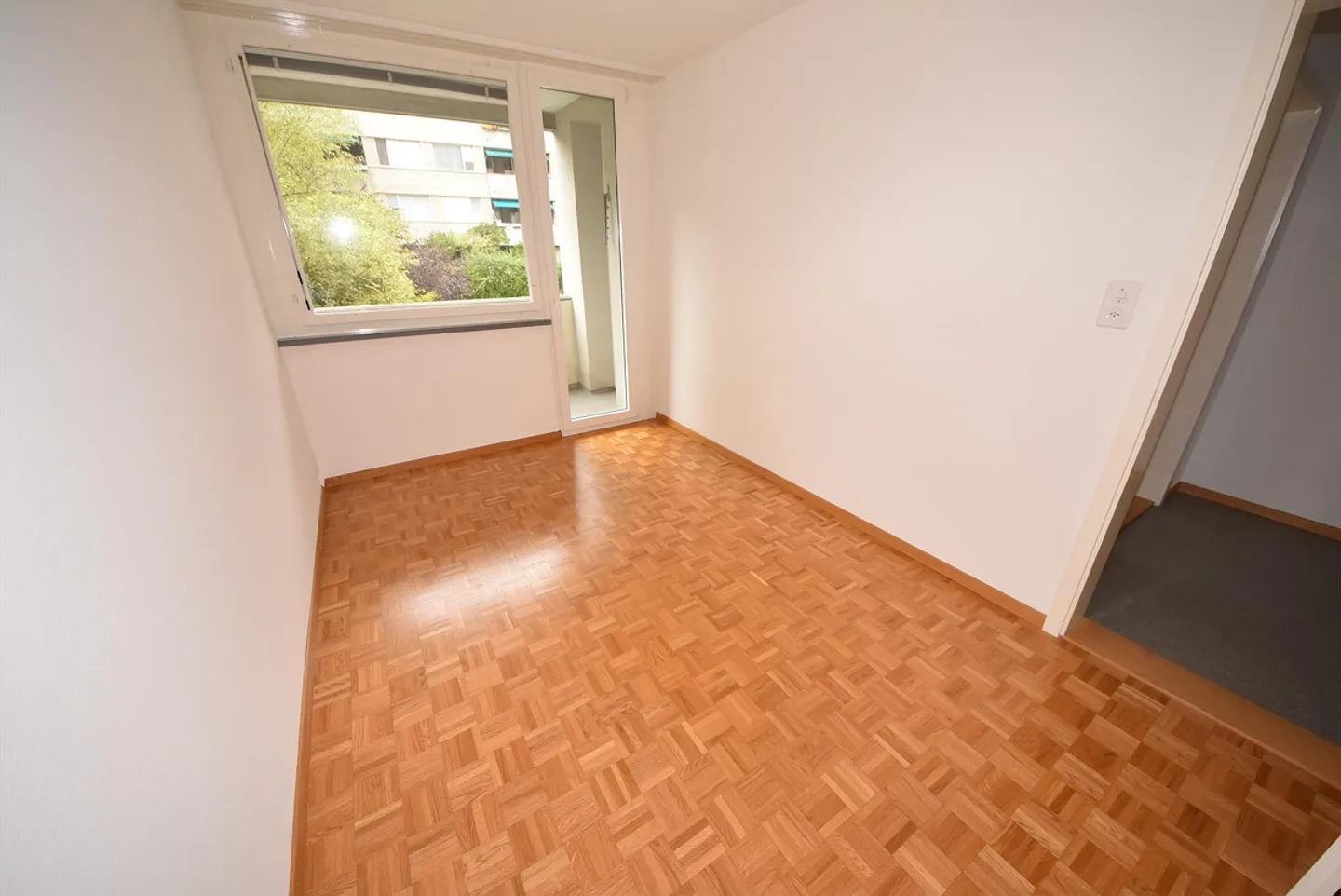 Bright 3-room apartment in a central location in Basel - Photo 4 of 5