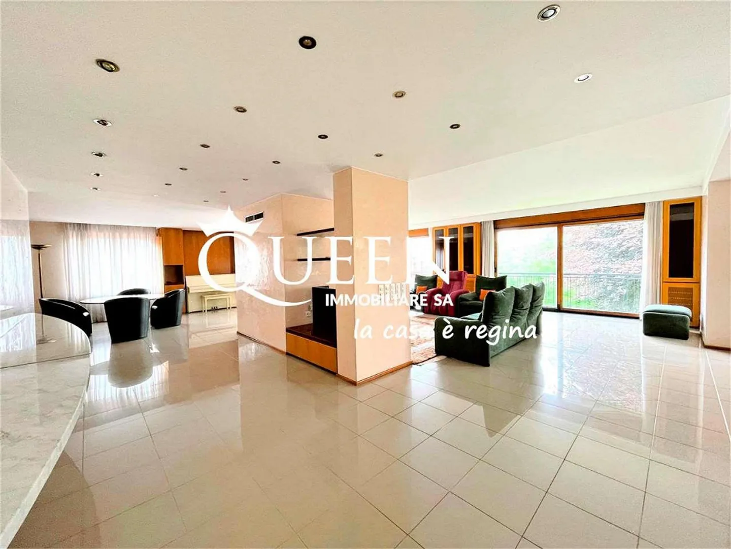 Vacallo: Villa, 9,5 camere, 625 m², grande giardino, ascensore ai piani - Foto 2 di 13