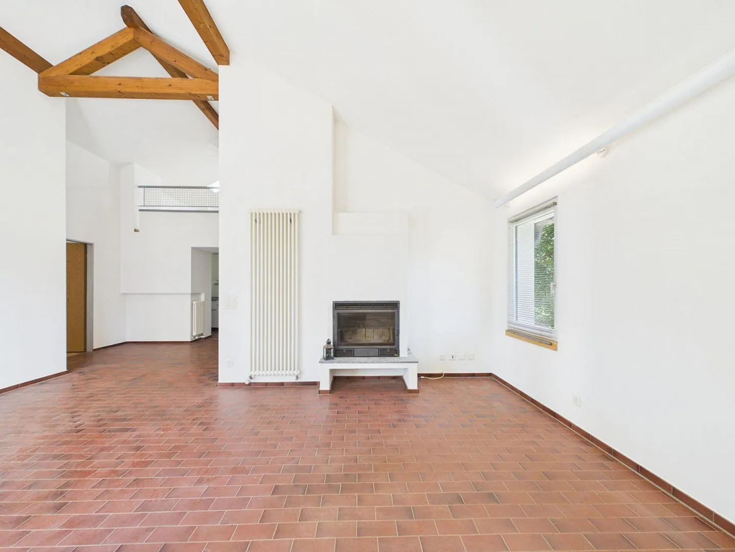 Casa con grande terreno edificabile in posizione soleggiata - Foto 5 di 13