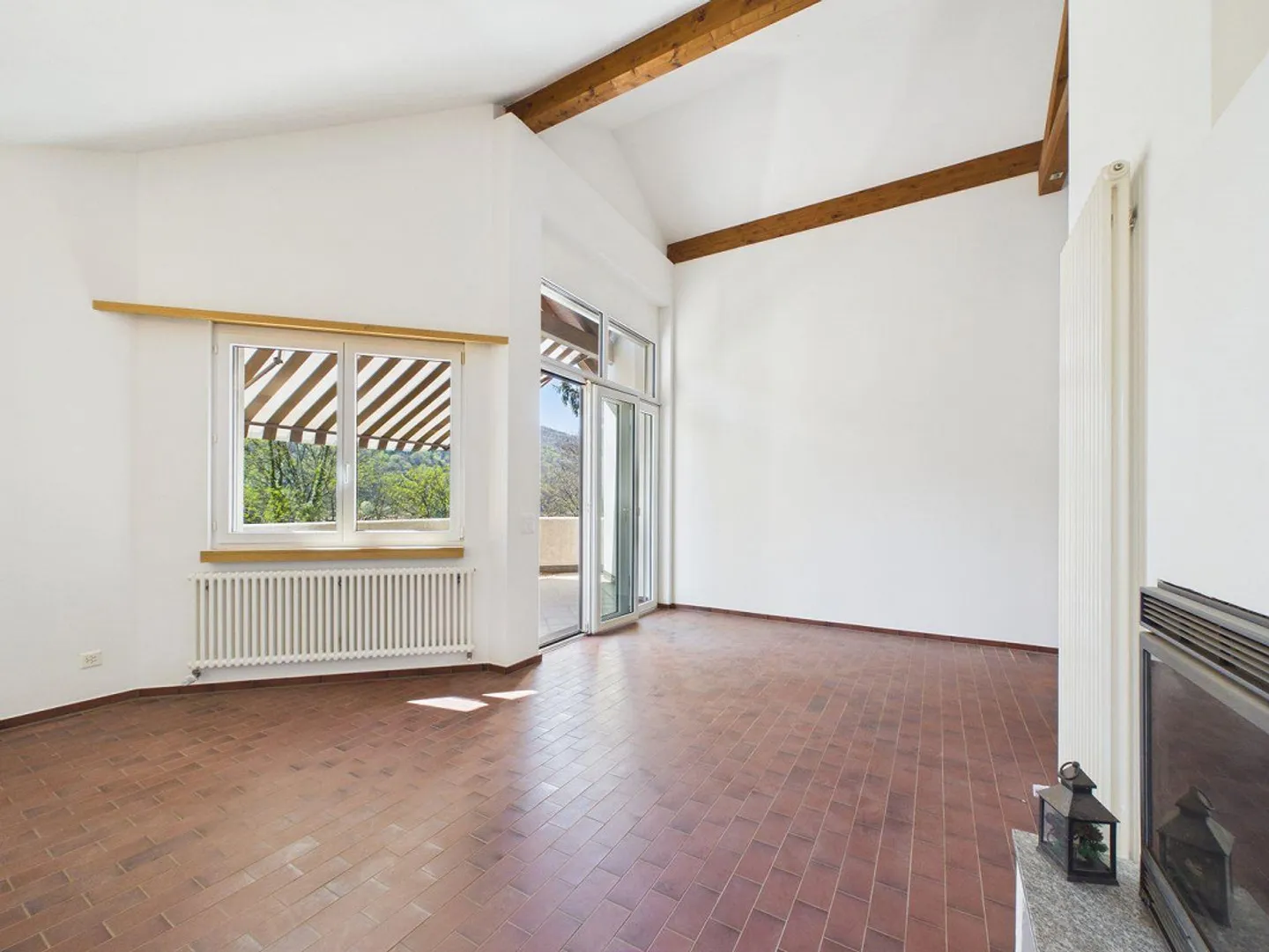 Casa con grande terreno edificabile in posizione soleggiata - Foto 6 di 13