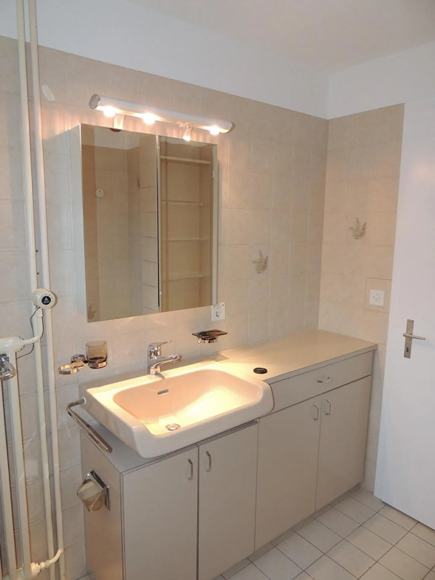 Appartement de 4,5 pièces dans une maison bifamiliale - Photo 4 sur 5