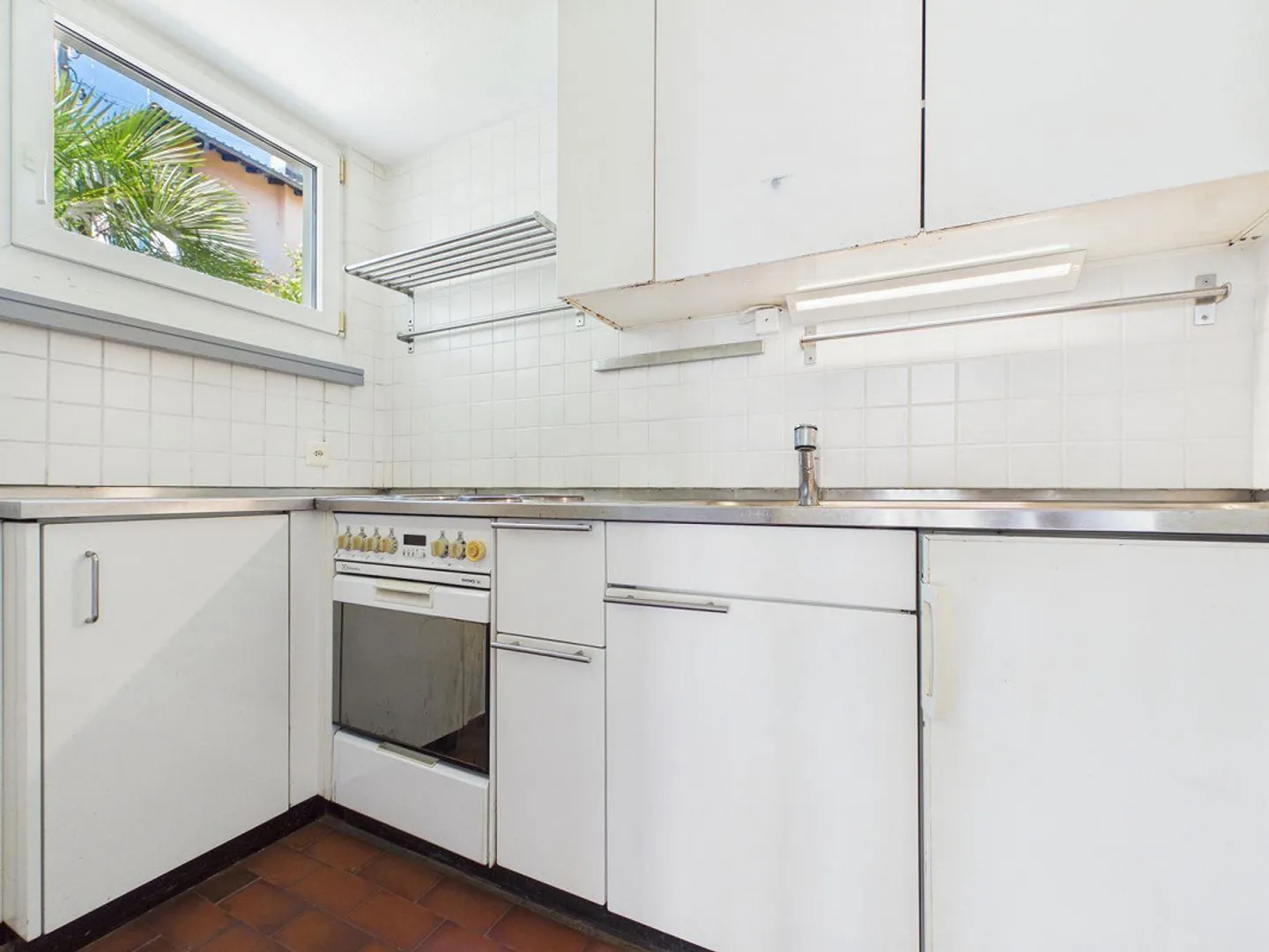 Casa con grande terreno edificabile in posizione soleggiata - Foto 8 di 13