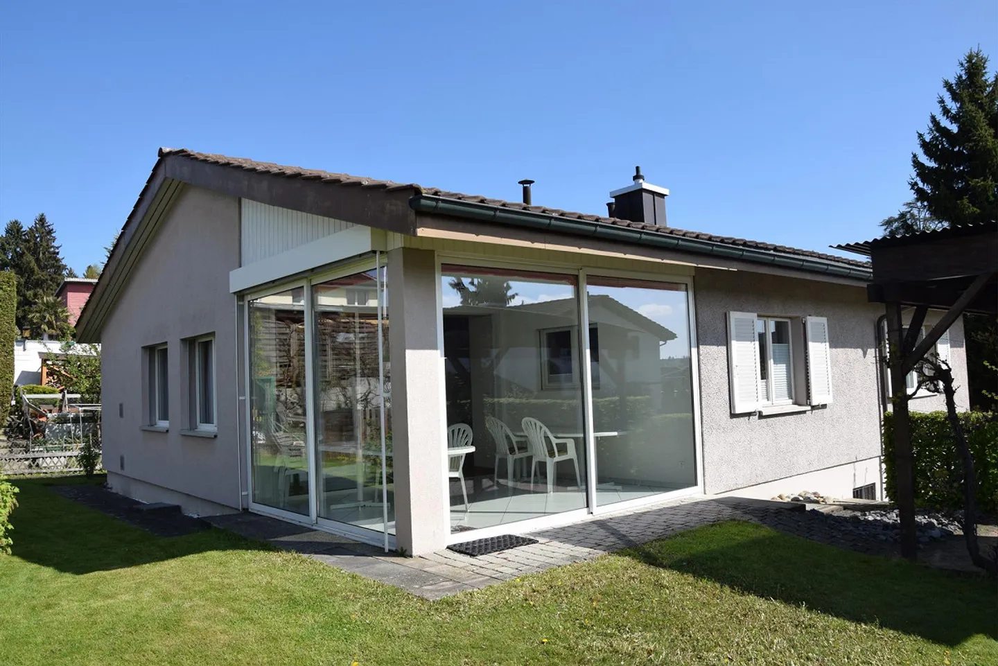 Casa unifamiliare con giardino d'inverno - Foto 2 di 20
