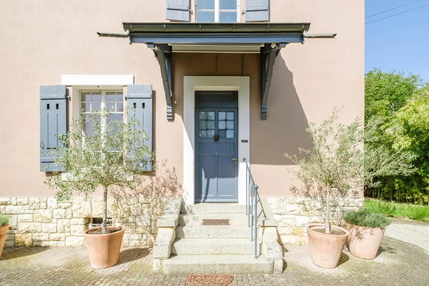 9-room House - Photo 2 of 3