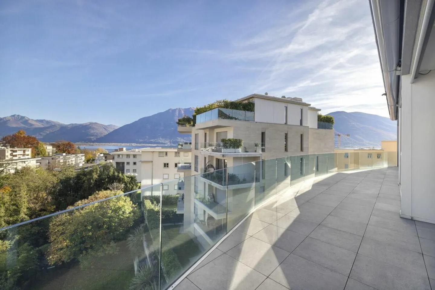 MINUSIO - Elegante attico con vista parziale sul lago - Foto 10 di 30