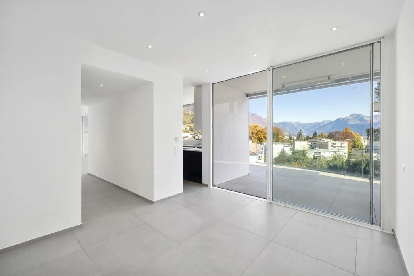 MINUSIO - Elegante attico con vista parziale sul lago - Foto 12 di 30