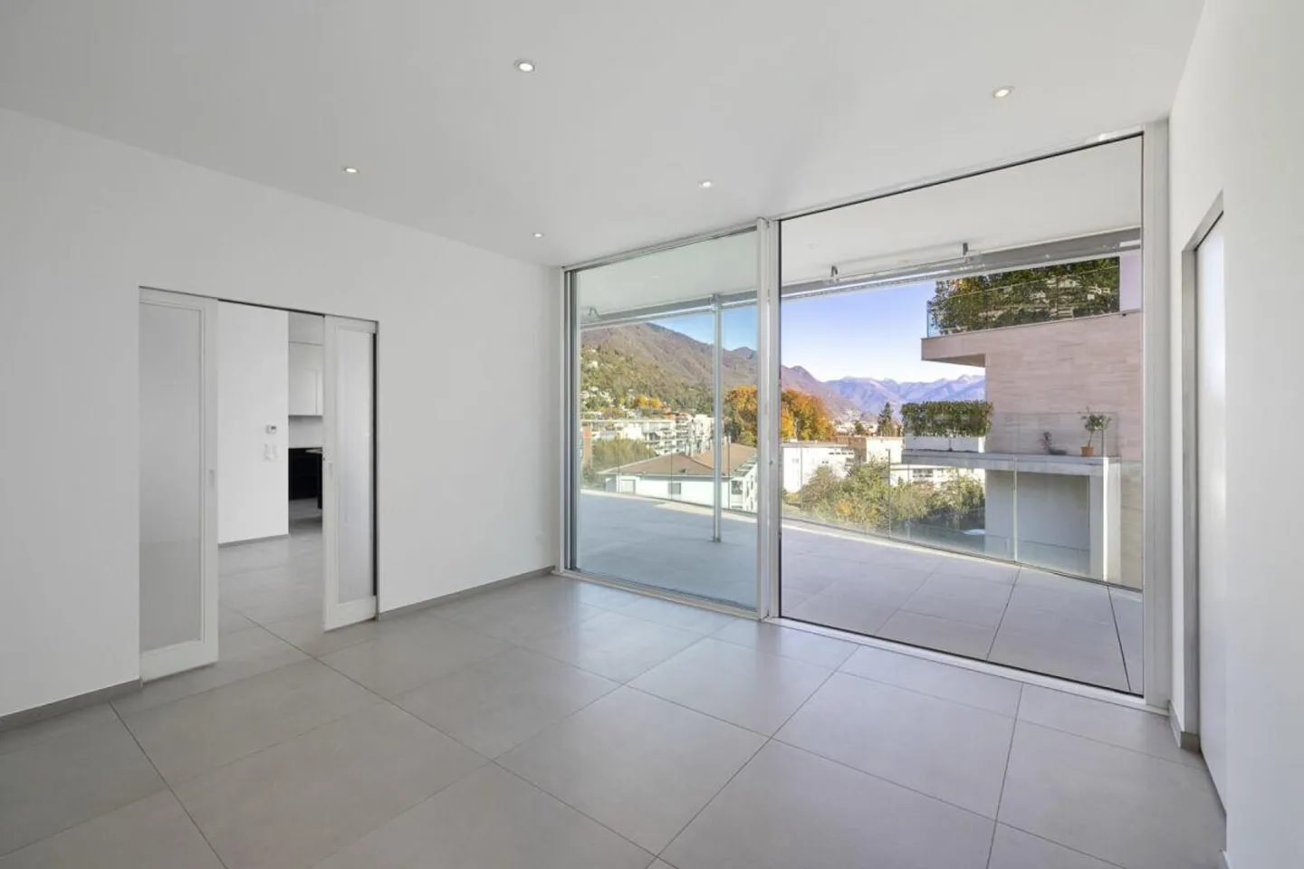 MINUSIO - Elegante attico con vista parziale sul lago - Foto 14 di 30