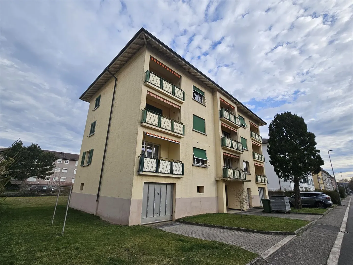 Große 5.5-Zimmer-Wohnung im 1. Stock - Foto 1 von 9