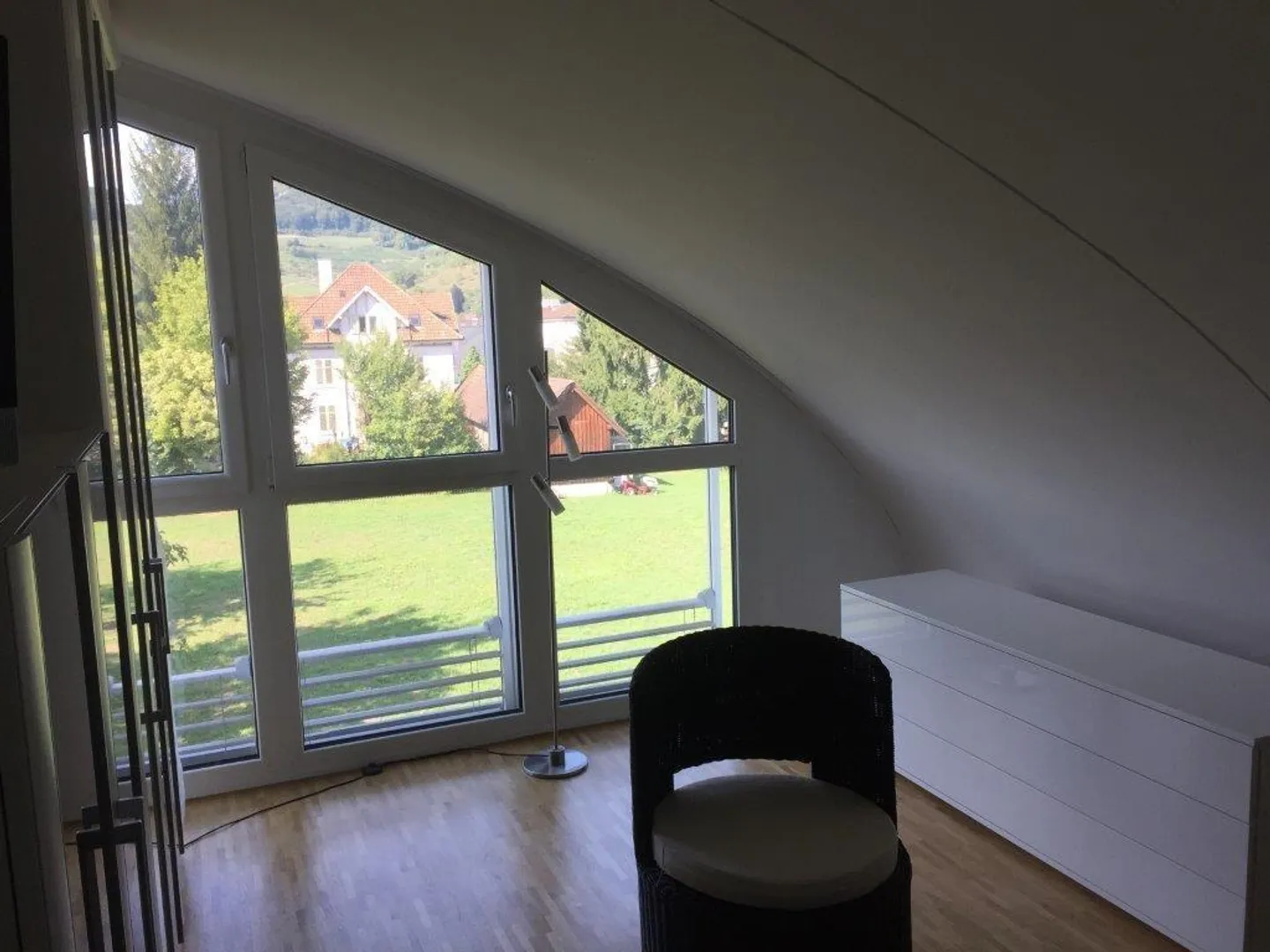 Dachwohnung mit grossem Balkon - Foto 8 von 10