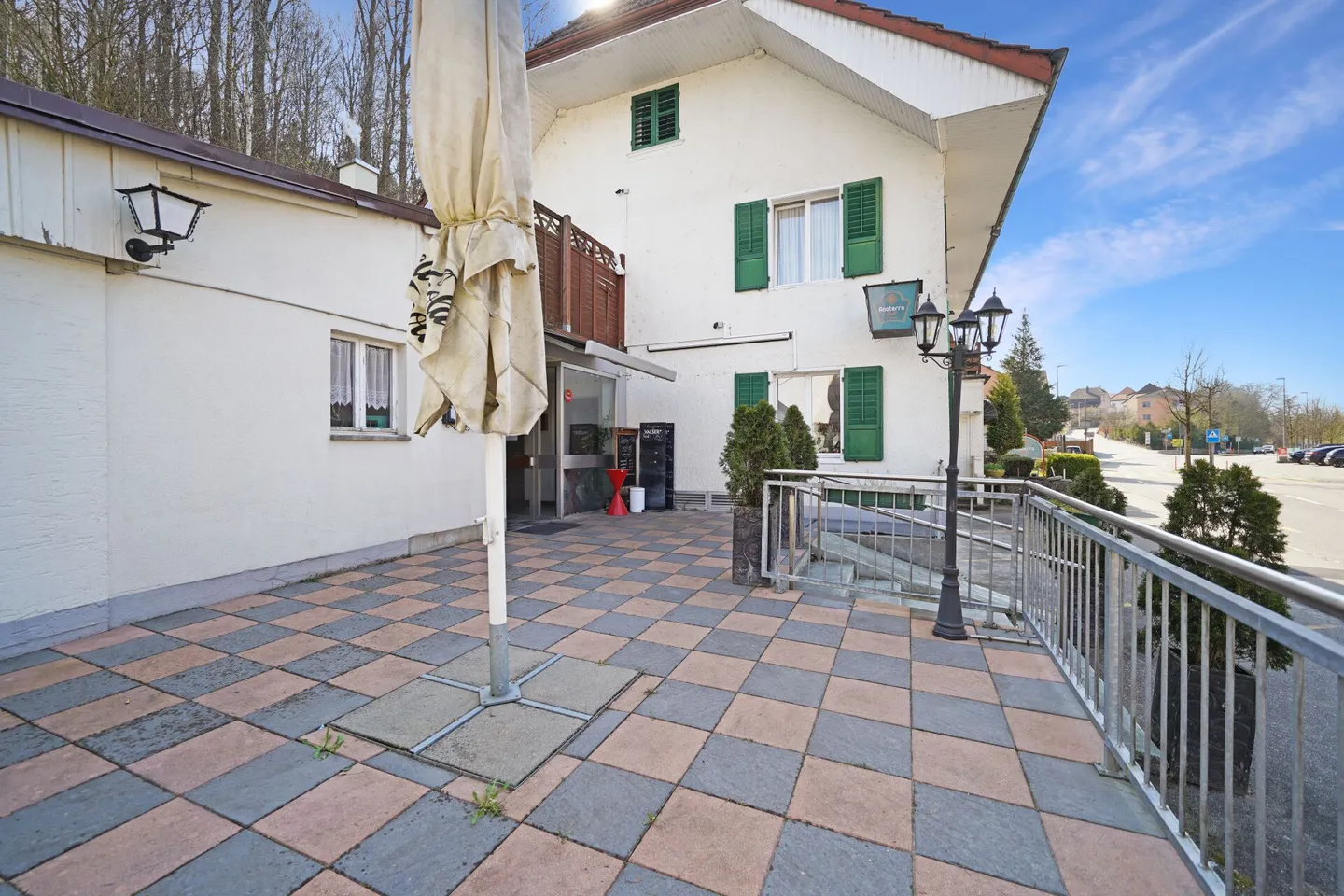 Bâtiment résidentiel et commercial attrayant avec un rendement de 5 % et un potentiel d'extension - Photo 6 sur 13
