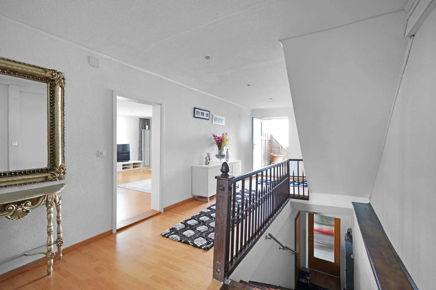 Bâtiment résidentiel et commercial attrayant avec un rendement de 5 % et un potentiel d'extension - Photo 9 sur 13