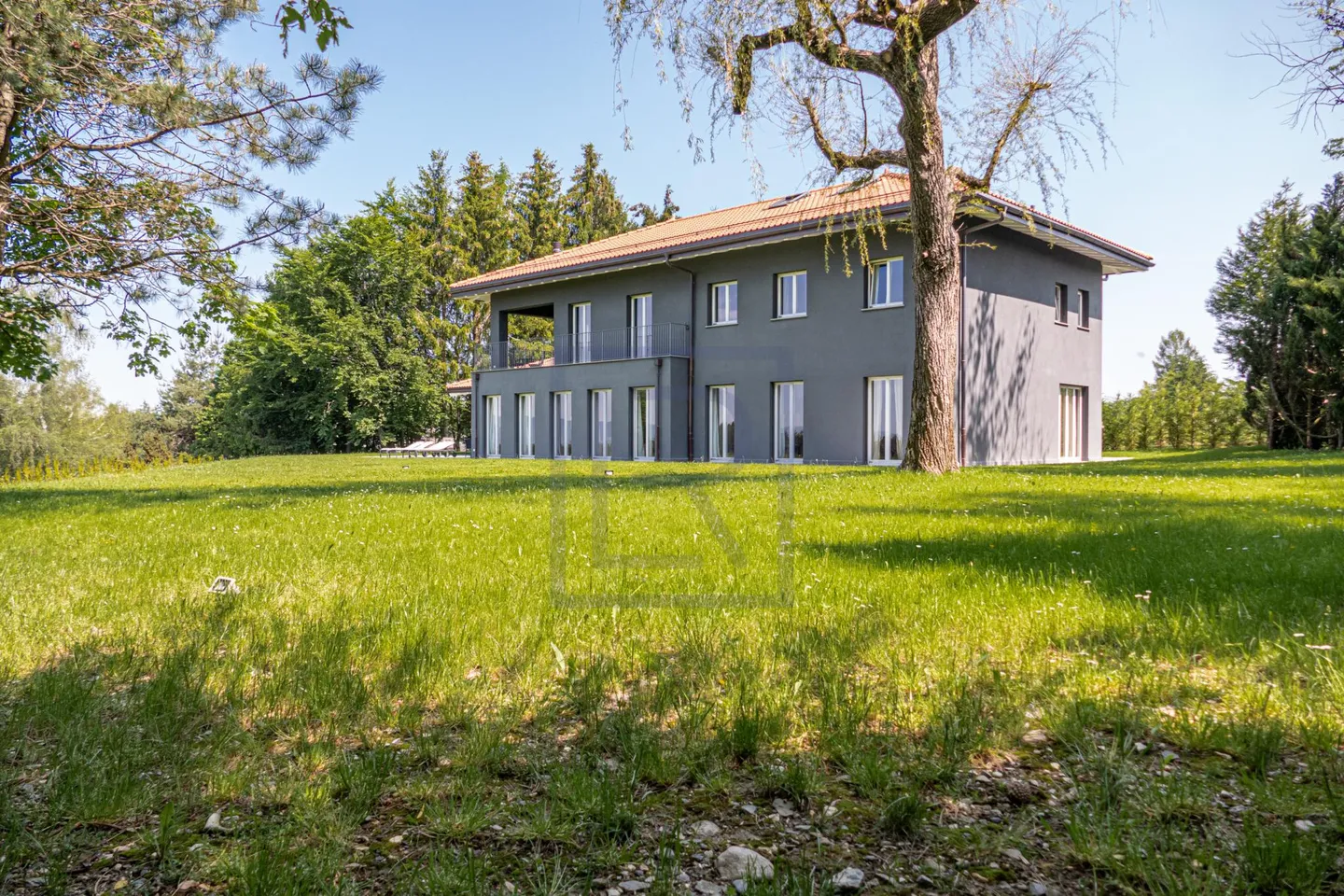 Elegante Moderne Villa - Foto 2 von 6