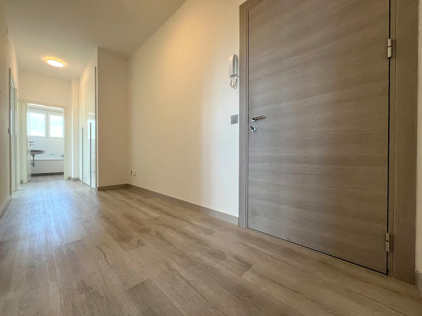Renovated 3.5-room apartment in Chiasso - Photo 3 of 8