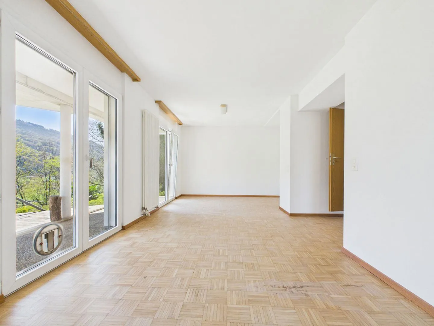 Casa con grande terreno edificabile in posizione soleggiata - Foto 12 di 13