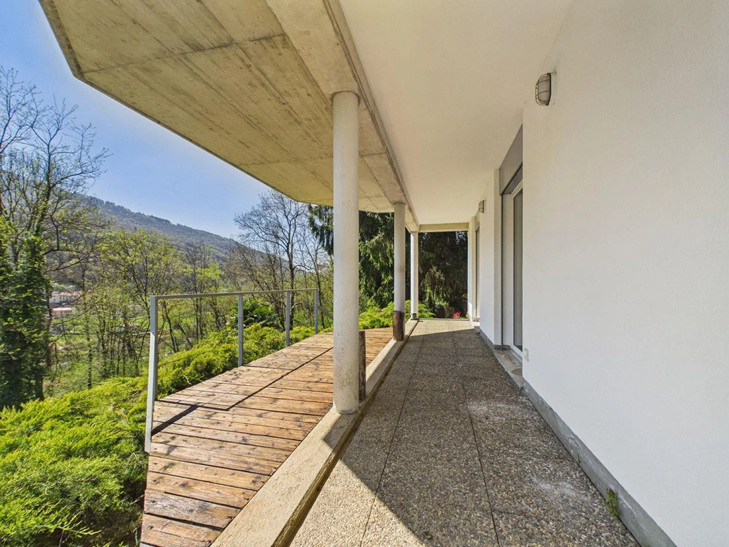 Casa con grande terreno edificabile in posizione soleggiata - Foto 13 di 13
