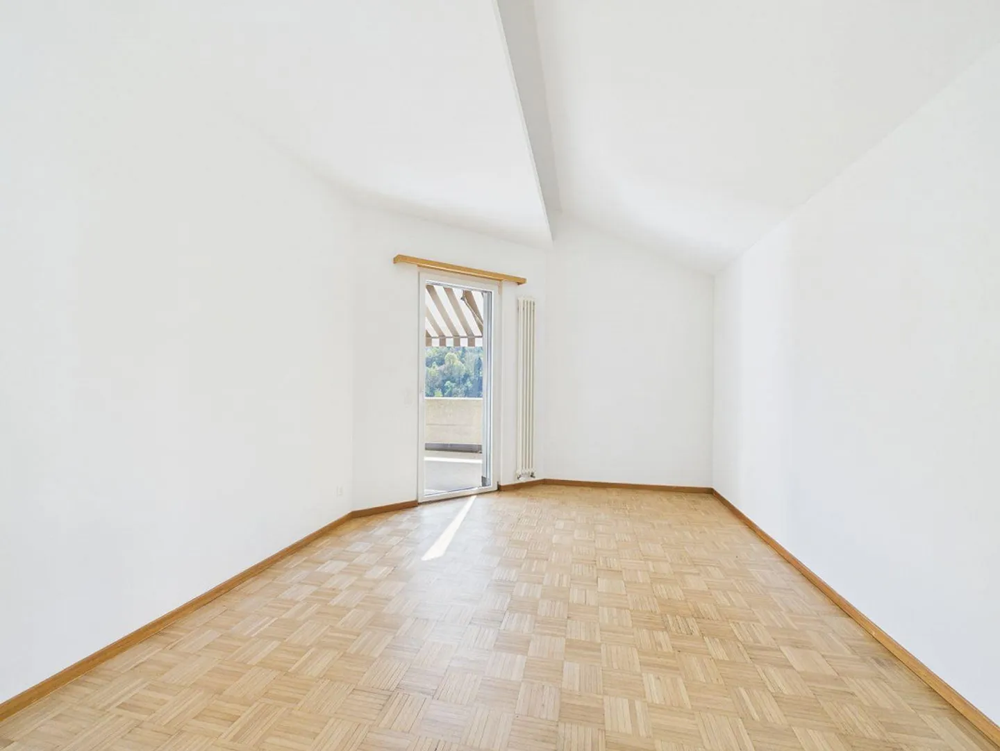 Casa con grande terreno edificabile in posizione soleggiata - Foto 10 di 13