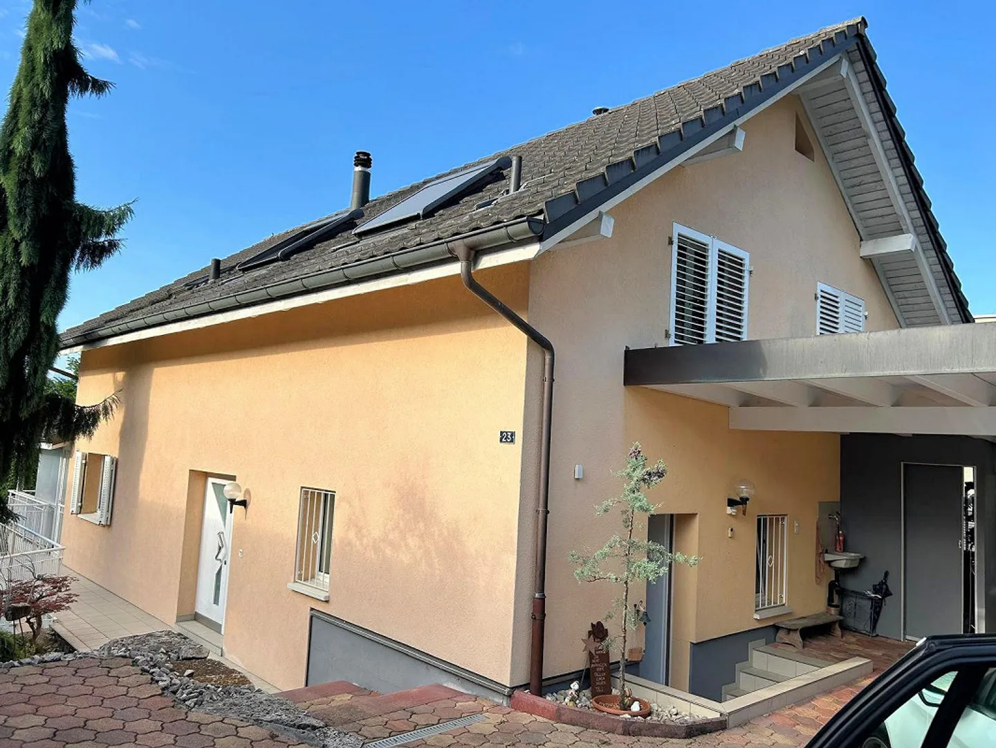 Attraktives 6 1/2 Z.-EFH mit Einliegerwohnung und schöner Aussicht - Foto 2 von 14
