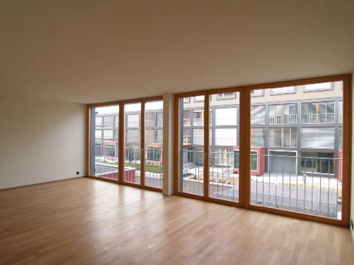 Appartamento spazioso con balcone - Foto 3 di 7