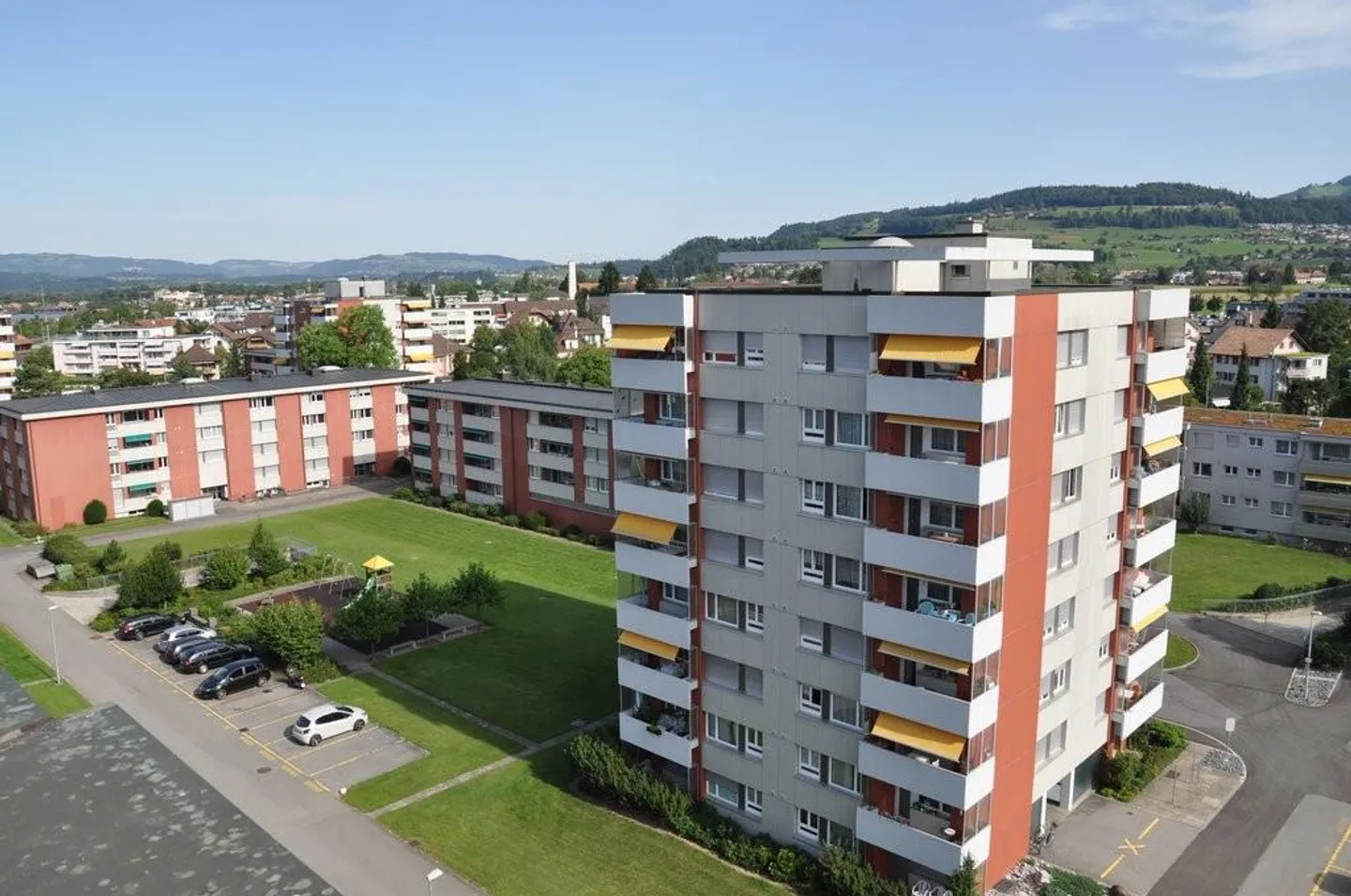 Affordable Living in Schwäbis, Near Thun Center - Photo 2 of 10