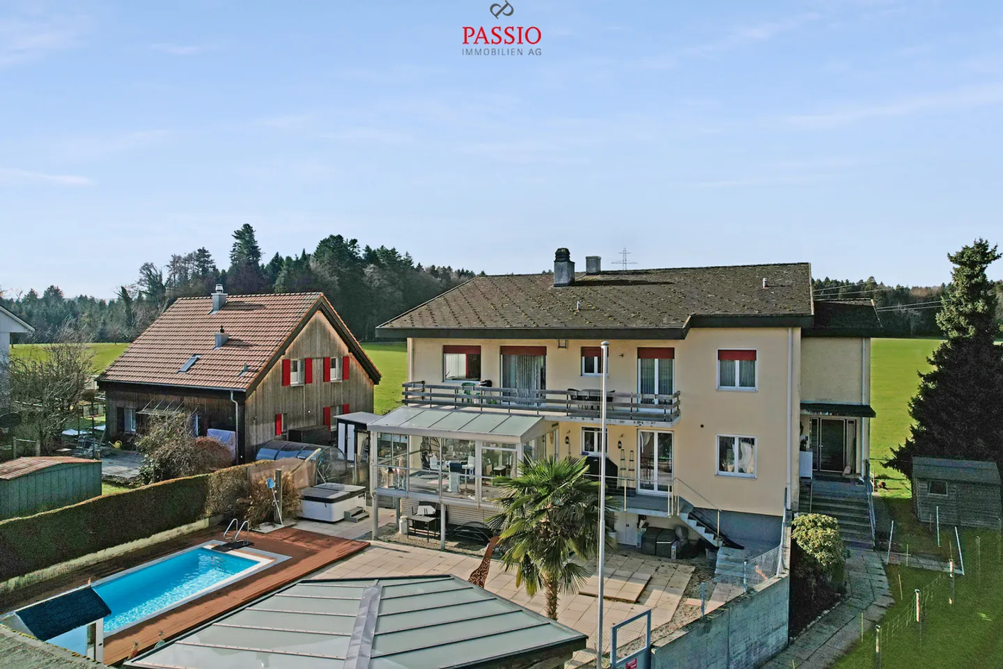 Maison 2 familles de 12 pièces avec piscine et emplacement dégagé près de Berne - Photo 1 sur 36