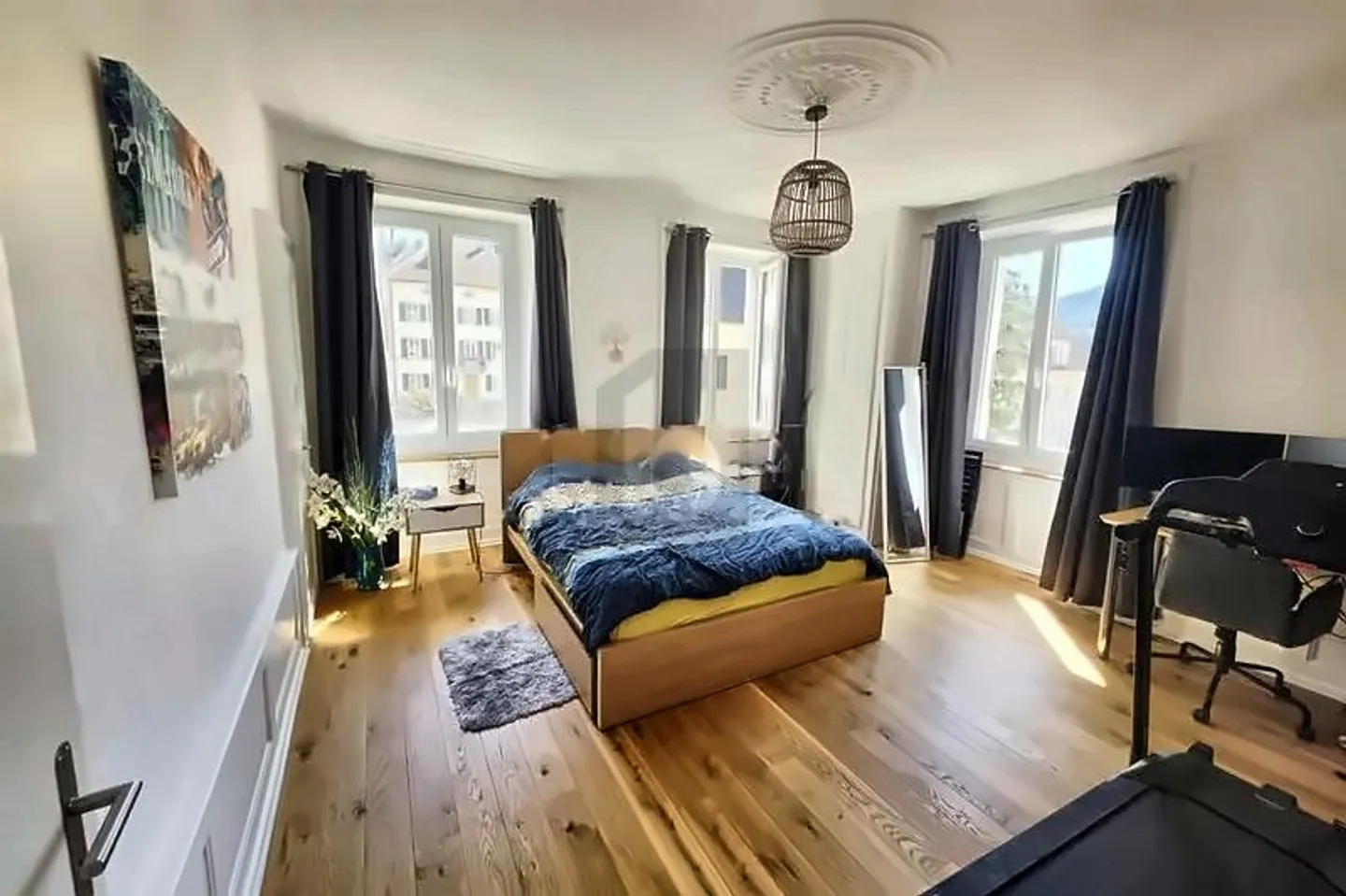 Charming Apartment with Balcony - Photo 4 of 5