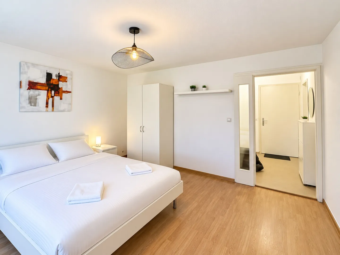 🏡 Voll möbliertes 1,5-Zimmer-Apartment mit Balkon in Dübendorf - Foto 4 von 13
