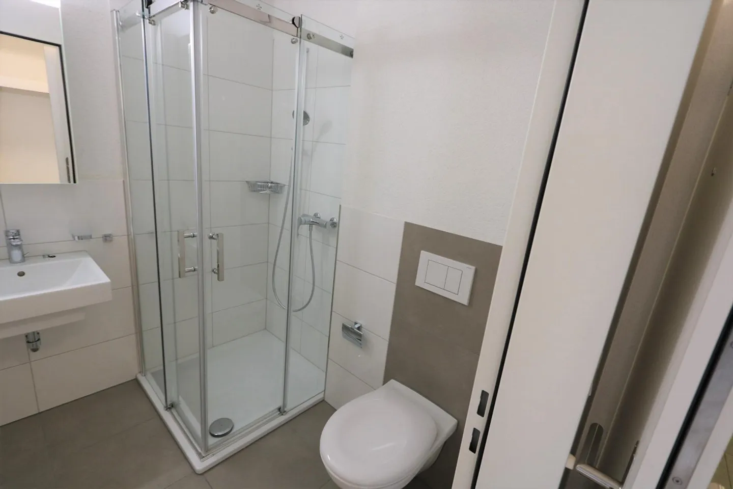 Modern, bright 3.5 room apartment - Photo 2 of 5