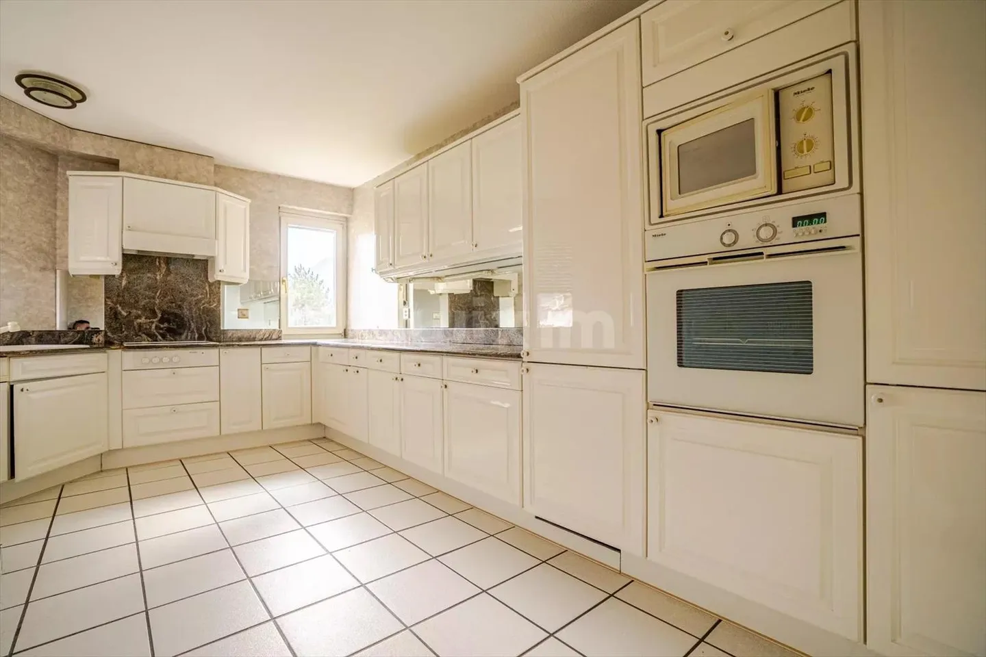 Duplex-Wohnung 5.5 Zimmer mit Balkonen! - Foto 3 di 11