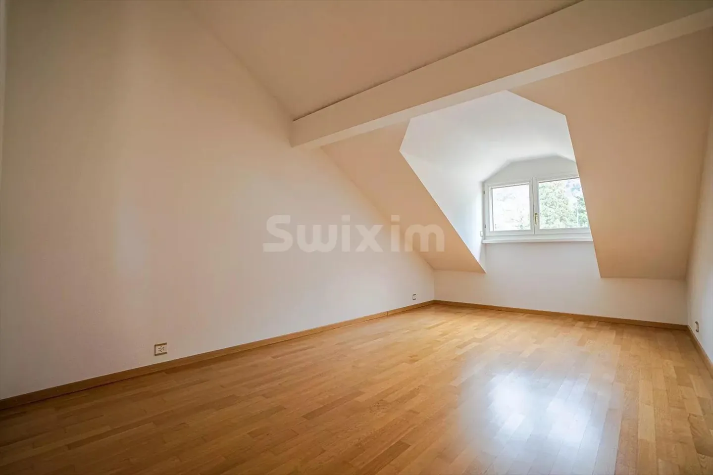 Duplex-Wohnung 5.5 Zimmer mit Balkonen! - Foto 4 di 11