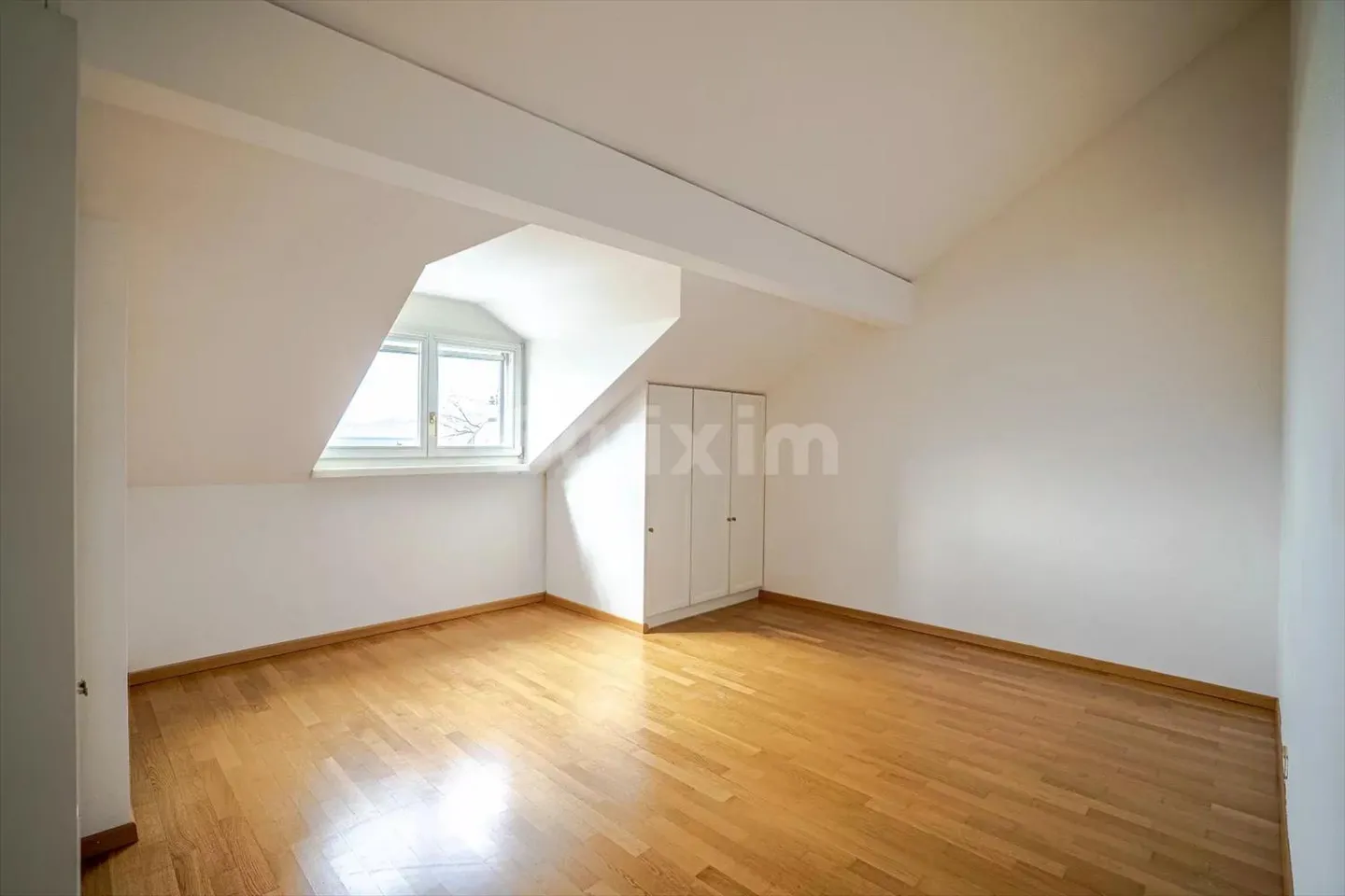 Duplex-Wohnung 5.5 Zimmer mit Balkonen! - Foto 7 di 11